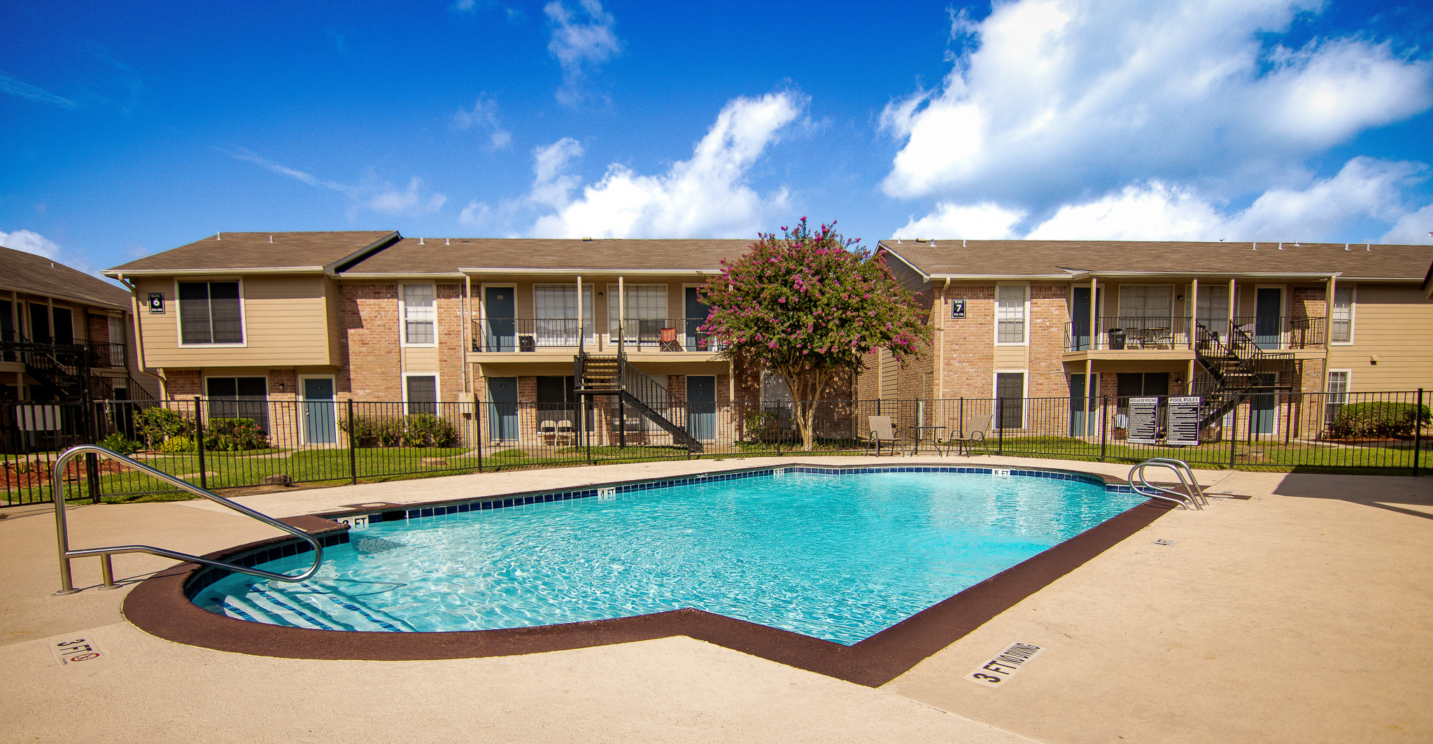 Swimming pool at Steeplechase apartments in Alvin, TX