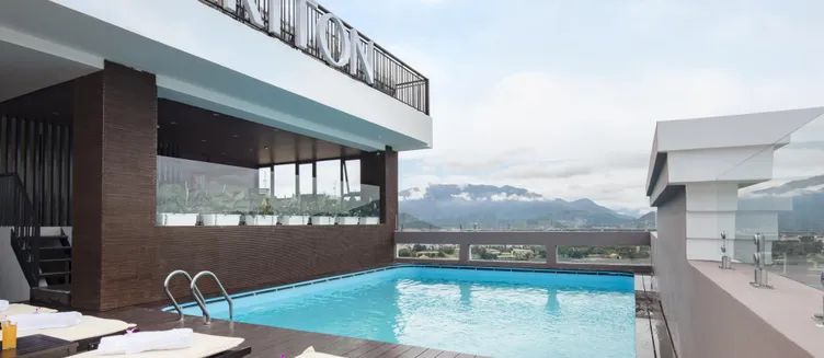 Отель Meriton Hotel 3*