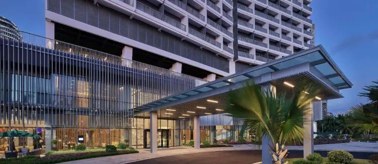 Отель H ilton Garden Inn Sanya 4*