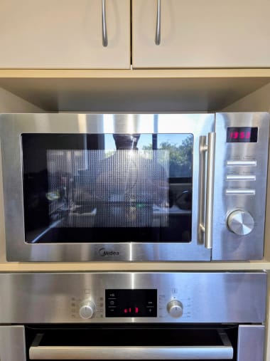 Clean microwave interior