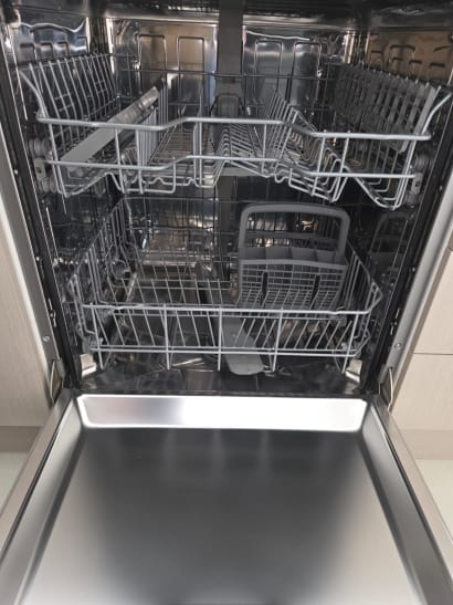 Dishwasher descaling process
