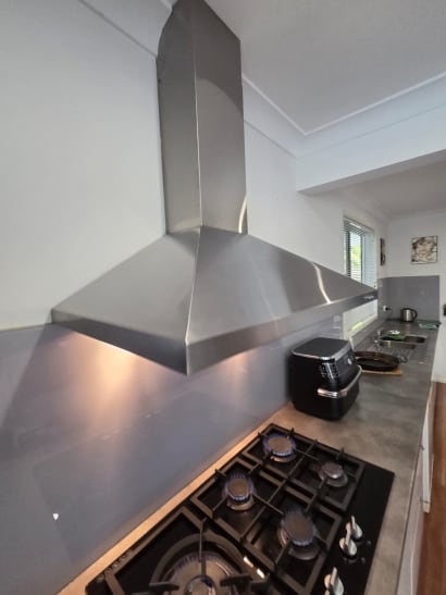 Technician polishing rangehood