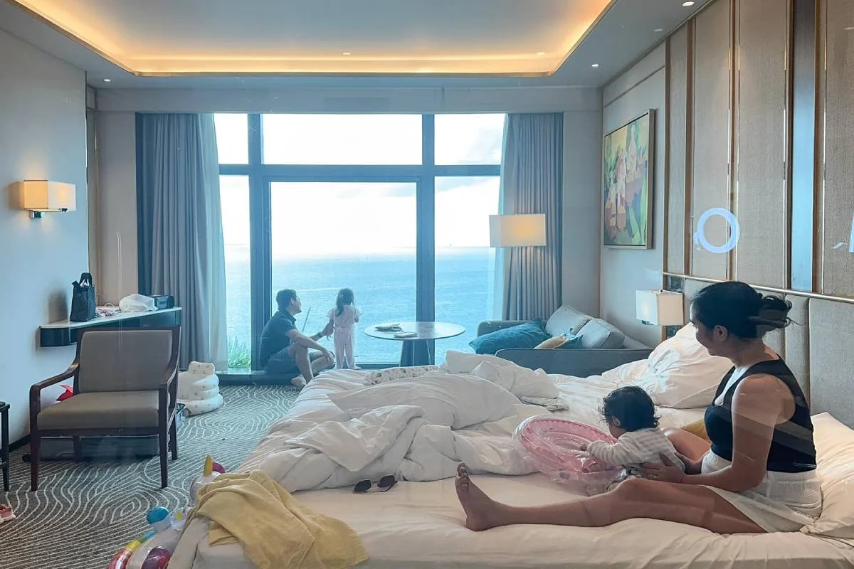Family staying at one of NUSTAR Hotel’s rooms