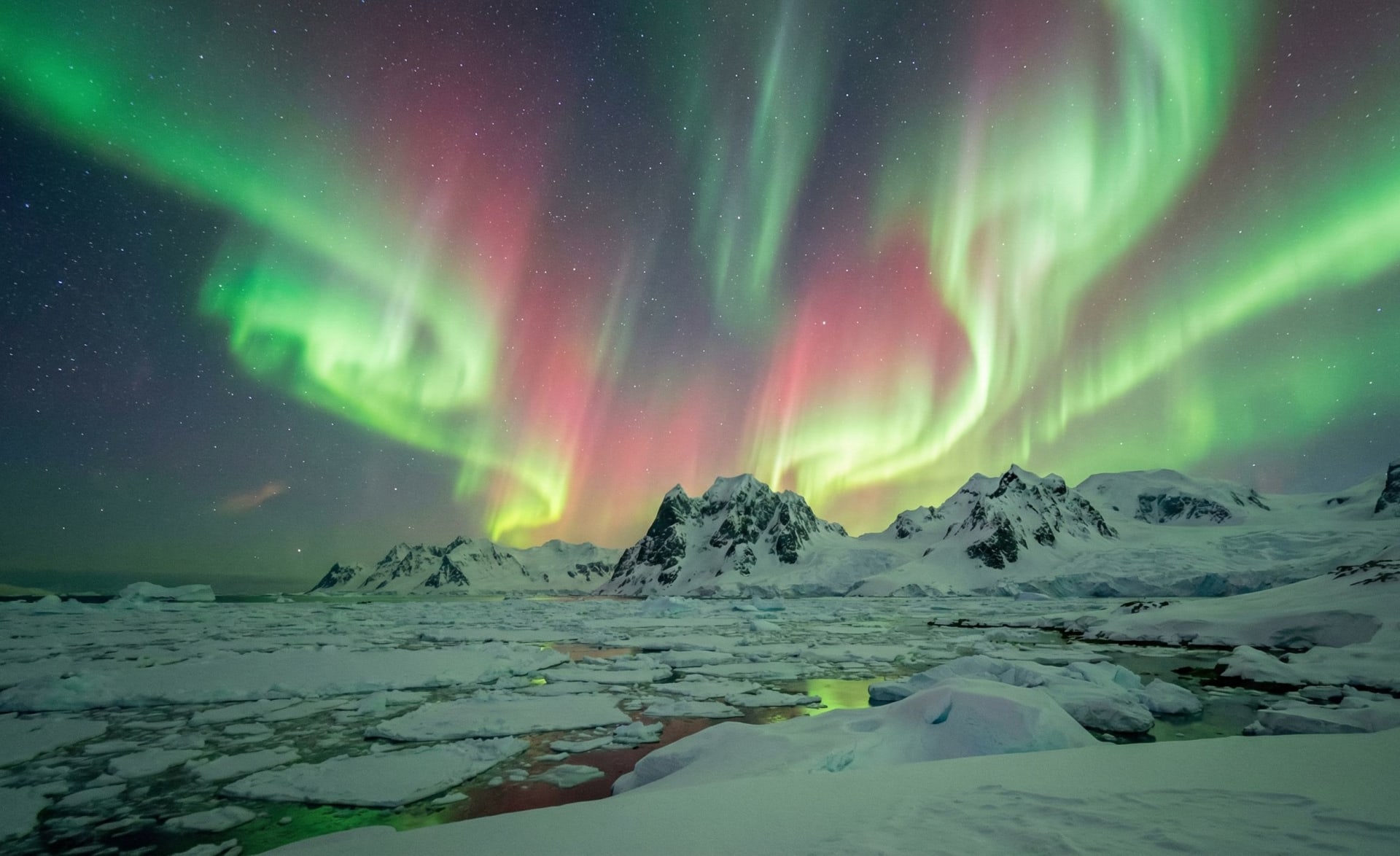 Aurora Australis (Southern Lights)
