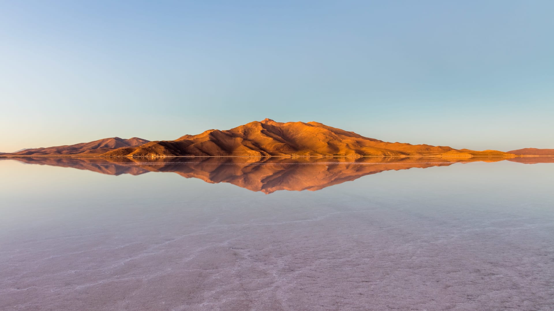 Salar de Uyuni Mirror Effect