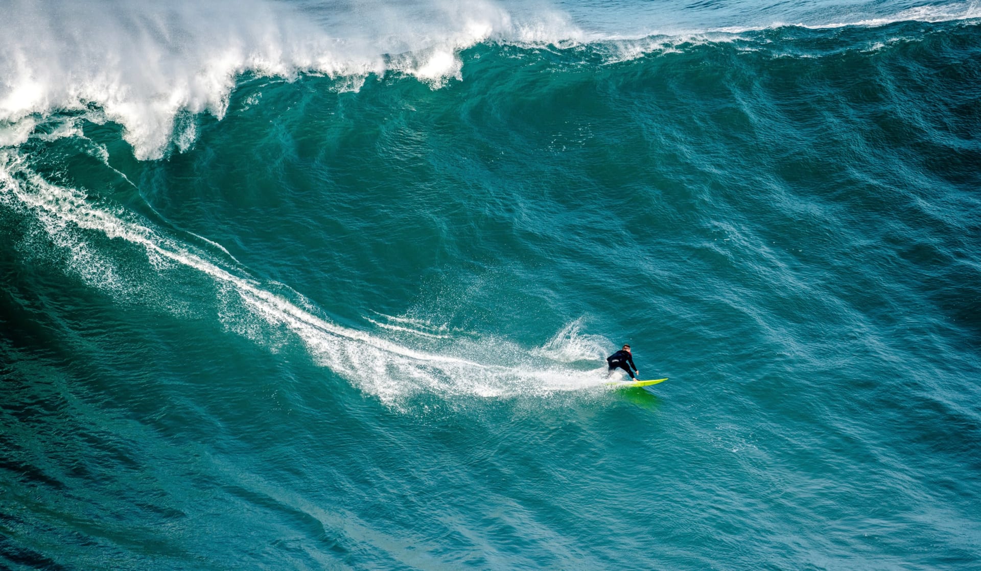 Nazaré Giant Waves (Praia do Norte)