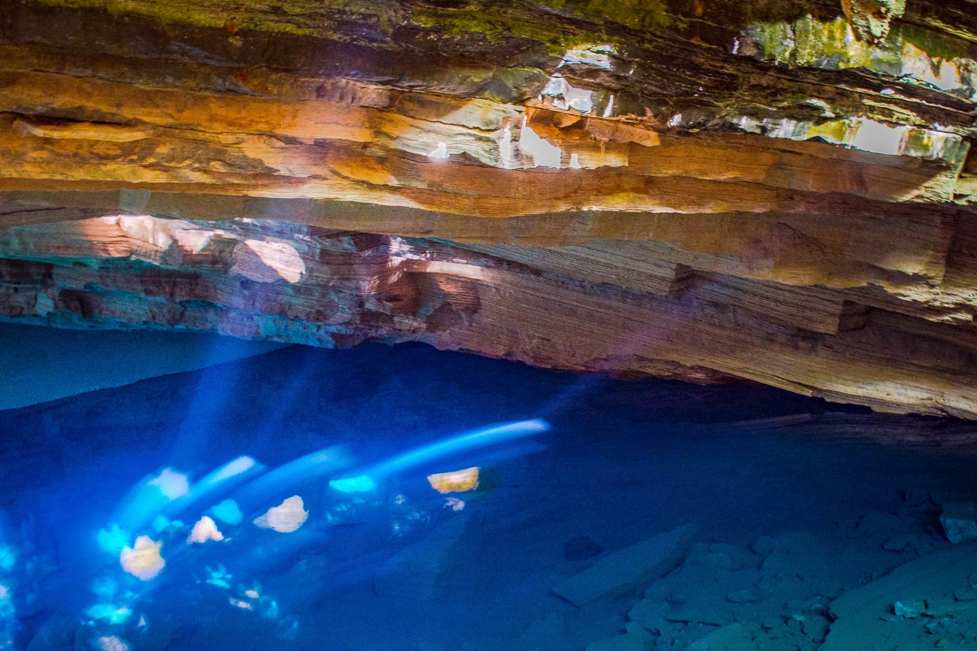 Gruta Azul Light Beam