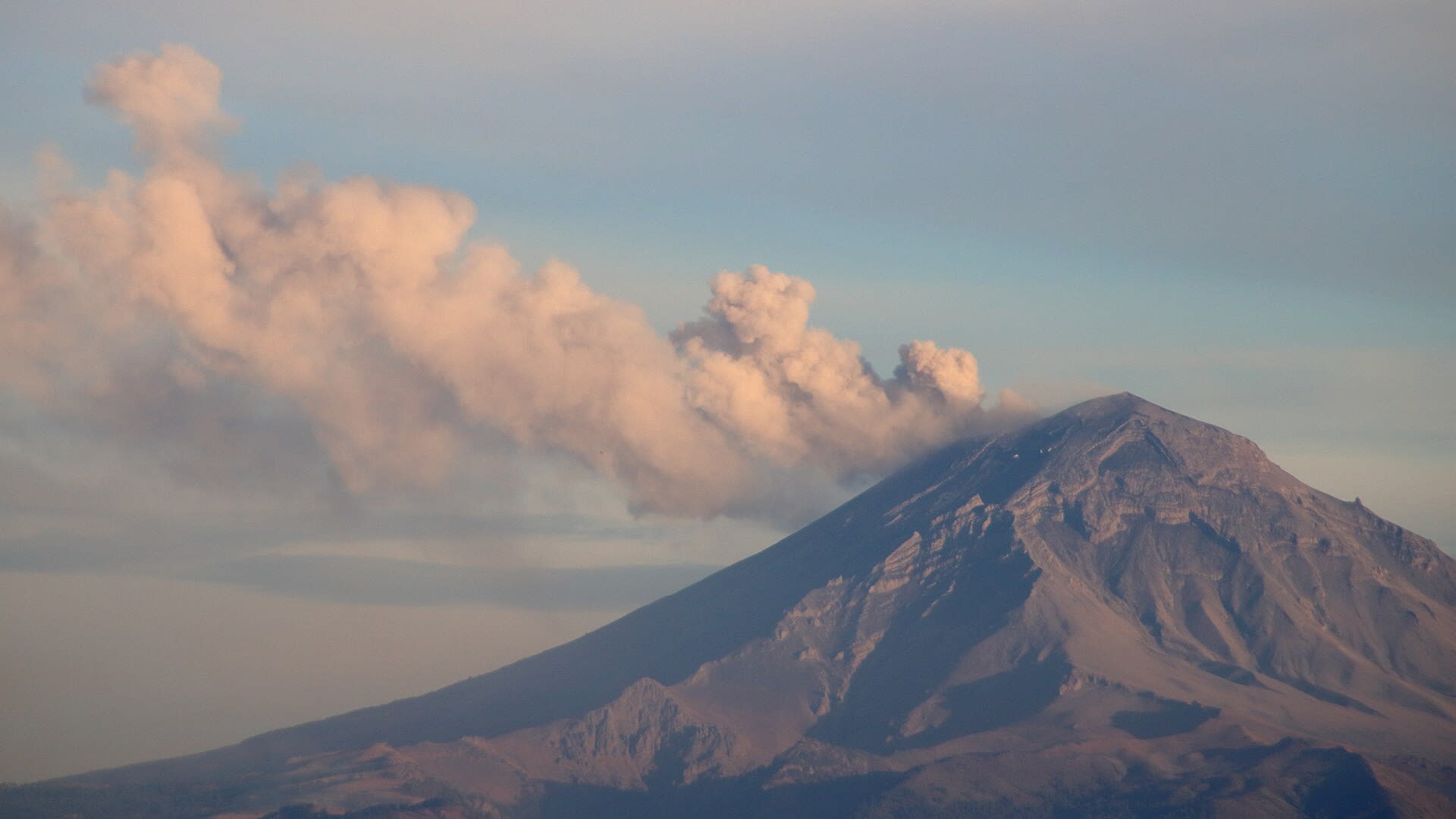 Popocatépetl Eruption Glow