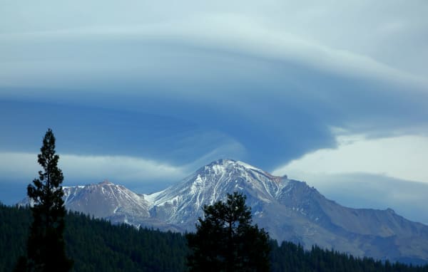 Mount Shasta lenticular cloud stacks