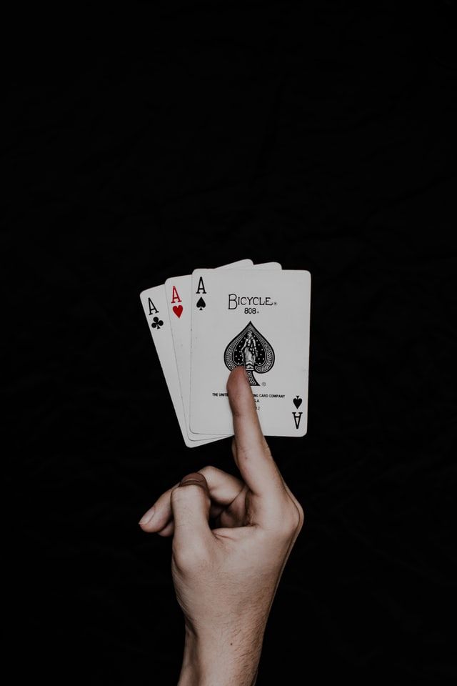 How does splitting Aces in Blackjack work?