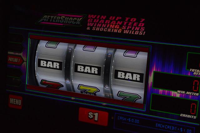 How to play slots at a land-based casino?