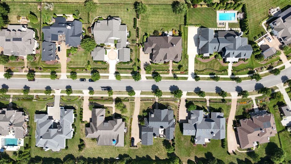 On Concord Road, Brentwood's Estate Ceiling Keeps Rising