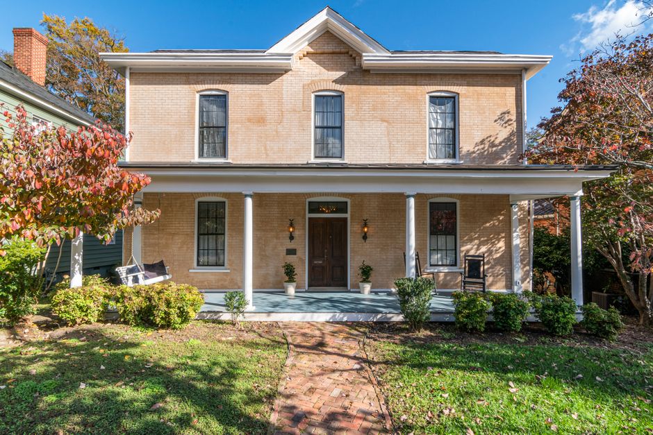 On Gallatin Avenue, East Nashville Prices Its Patience