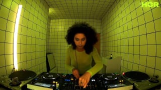 Sanni Est / April 28 / 9pm-10pm
