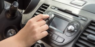 House Defies Automakers and Mandates AM Radio in New Cars
