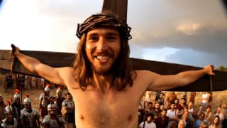 ‘Bible influencer’ videos went CRAZY VIRAL this weekend and pulled in millions of views.  I’m gonna teach you how I made this video, step-by-step.  Here's my EXACT conversation with ChatGPT to make these Veo 3 prompts 👇🏼