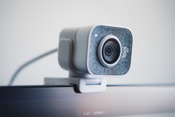 a webcam attatched to a laptop