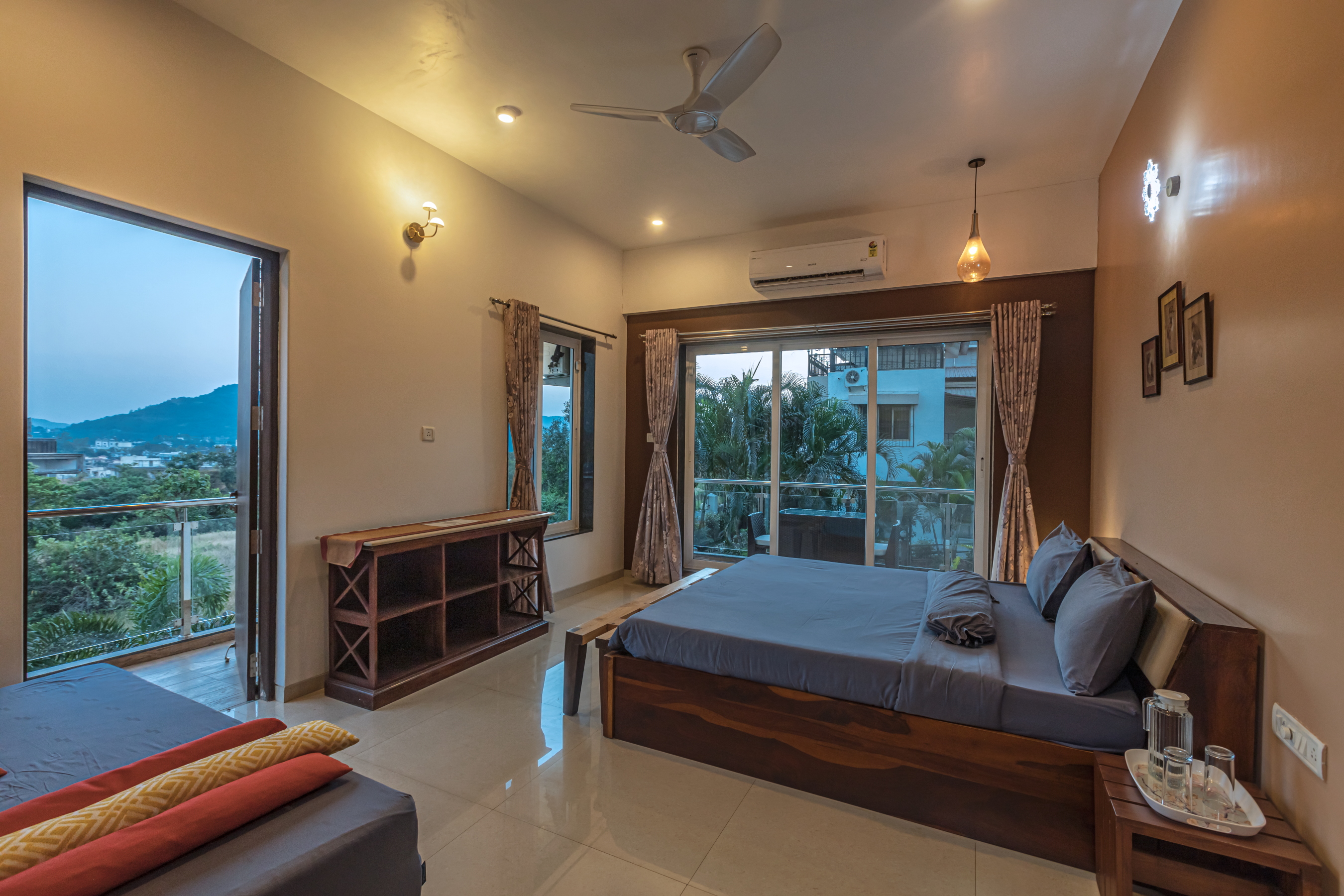 Neo-Retro Villa Background