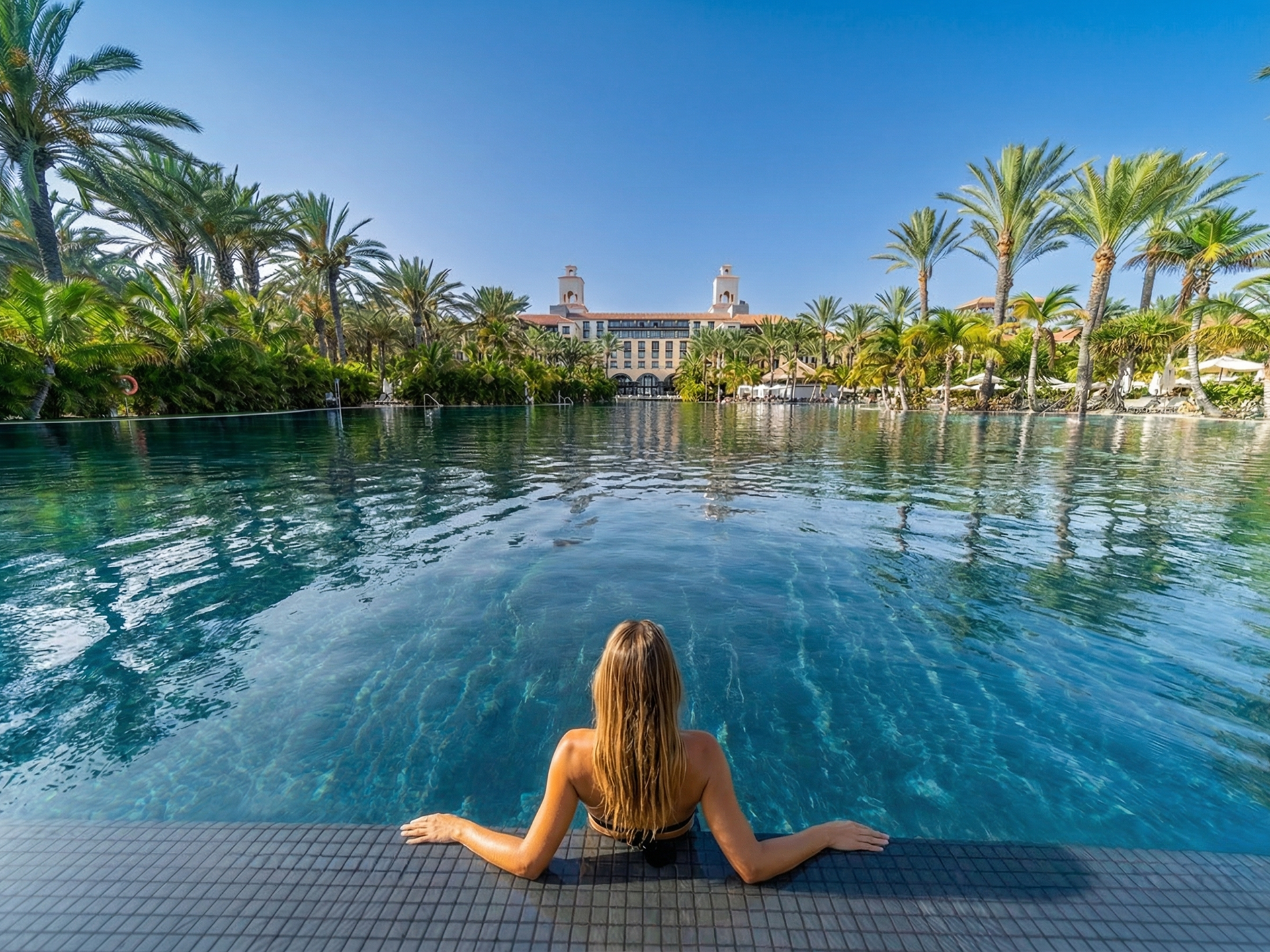 Luxury Poolside Resort Vista