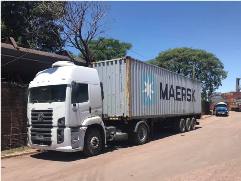 Foto Camión de servicios Maule Remolcando utilitario.