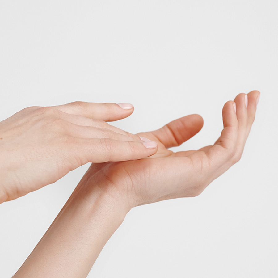 Dr. Hauschka Regenerating Hand Cream: for silkemyke hender Dr. Hauschka Regenererende håndkrem – naturkosmetikk