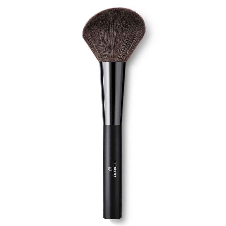Dr. Hauschka Powder Brush: Stor, skrå sminkebørste Stor sminkebørste – Kjøp Dr. Hauschka pudderbørste