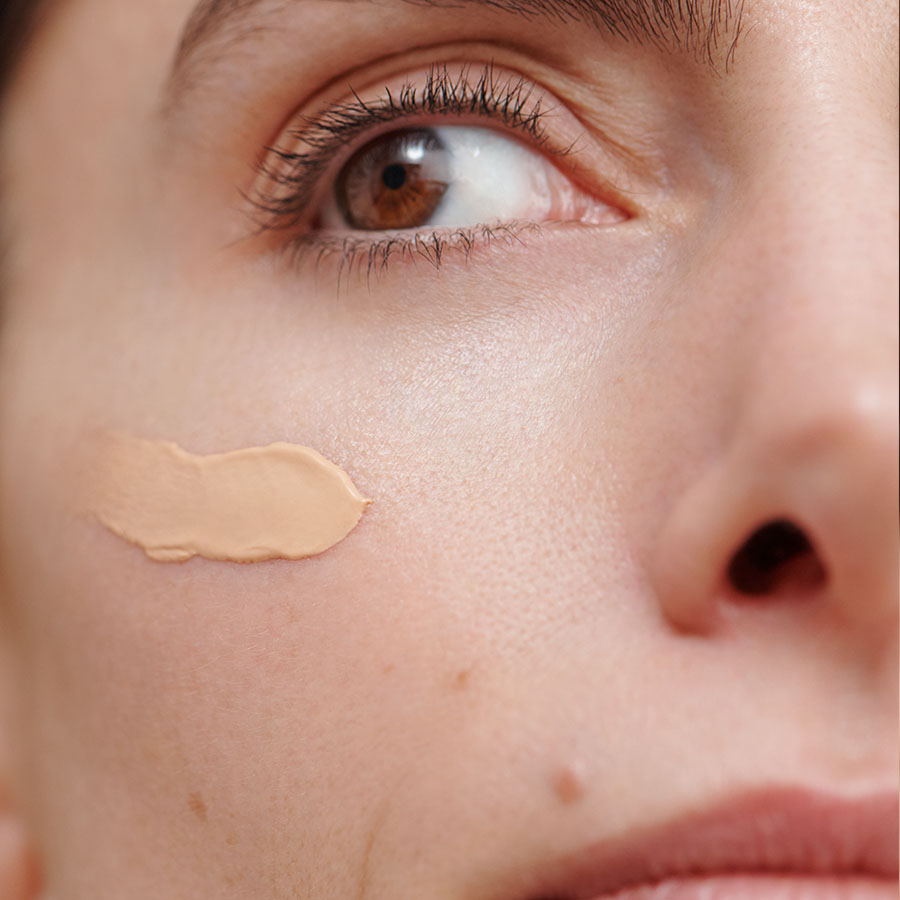 Dr. Hauschka Regenerating Day Cream Complexion: utjevnende ansiktspleie med mineralpigmenter, som gir en harmonisk hudtone Dr. Hauschka Regenererende dagkrem for hudfarge