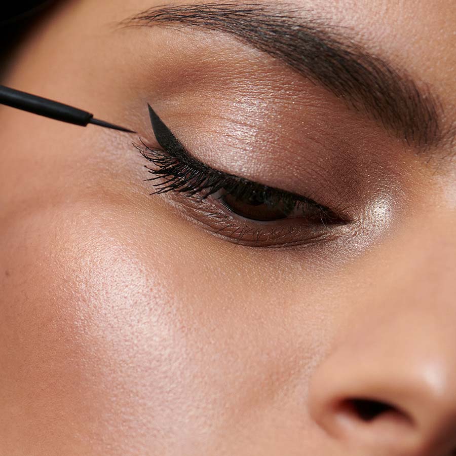 Flytende eyeliner: naturkosmetikk Flytende eyeliner: naturkosmetikk