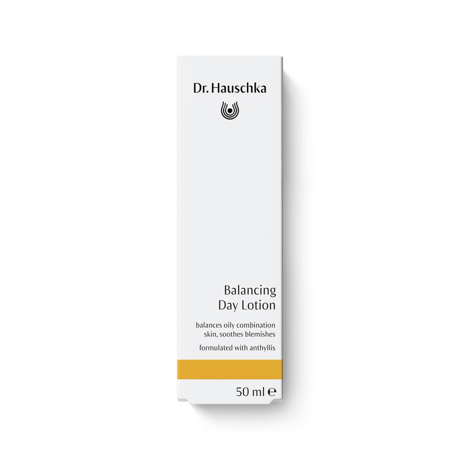 Dr. Hauschka Balancing Day Lotion: kiillon hillitsemiseen Dr. Hauschka Balancing Day Lotion: vähentää ihon kiiltoa