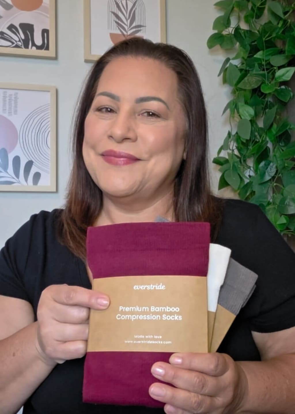 Customer unboxing her Everstride socks