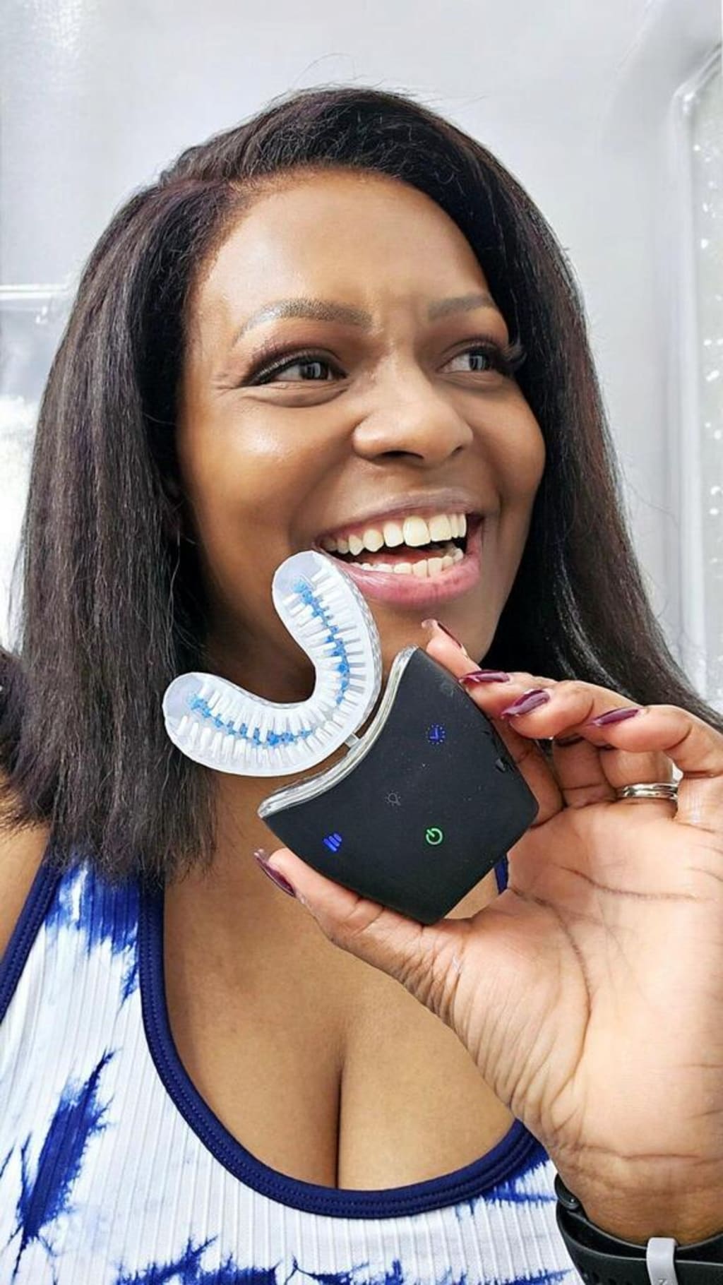 Customer holding the Autobrush