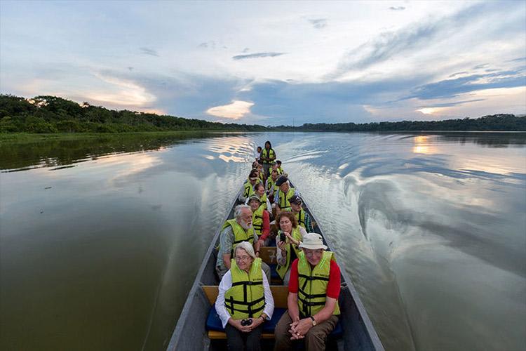 Anakonda亚马逊的为期4天的行程第一天,船程。