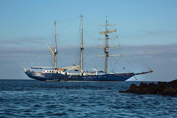 Mary Anne's Western & Central 8-Day Itinerary Day One - Embarkation.