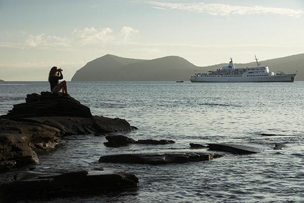 珊瑚I和II密集的邮轮“A + B”行程第七天——探索圣地亚哥岛。