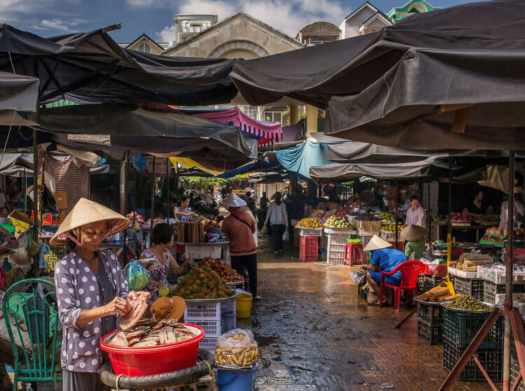 下游Jayavarman珍珠的东方第一天——当地市场