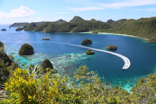 Lamima's 8-Day Raja Ampat - Day Eight - Exploring Raja Ampat on tender