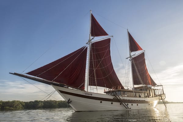 Tiare's 12-Day Raja Ampat - Day One - Tiare Anchoring