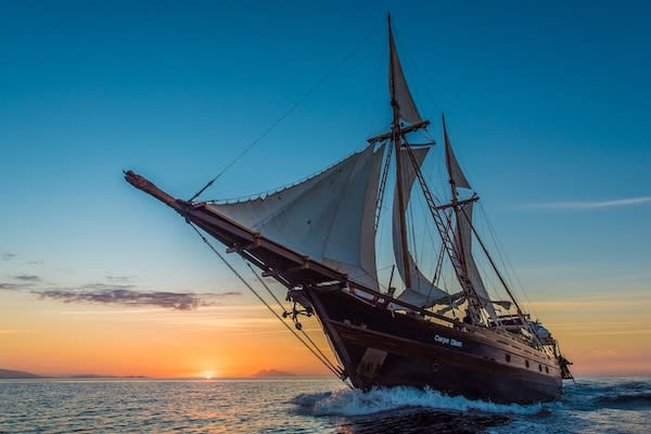 Carpe Diem's 8-Day Komodo Islands - Day One - Sailing in Sunrise