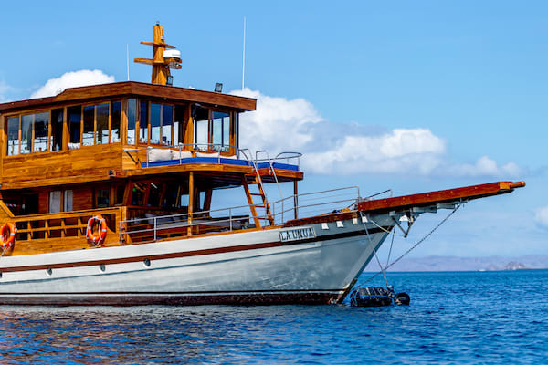 La Unua's 5-Day Komodo Cruise - Day One - Boat Side View