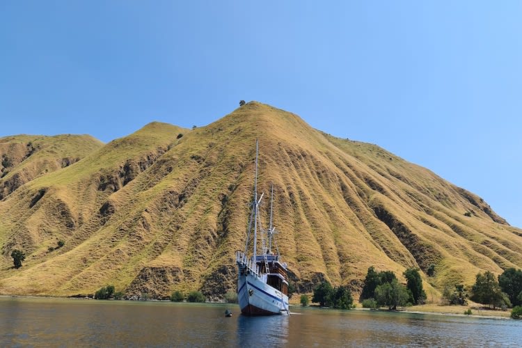 Lady Denok's 8-Day Komodo Cruise - Day Four - Gili Lawa Darat