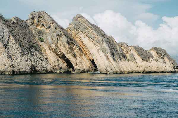 Arua Phinisi's 5-Day Komodo - Day 4 - Rock Mountain