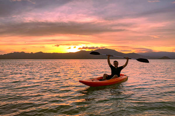 Arua Phinisi's 6-Day Komodo - Day 2 - Kayak at Sunset