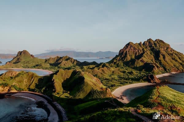 Adelaar's 11-Day Bali to Maumere - Day 5 - Padar Island