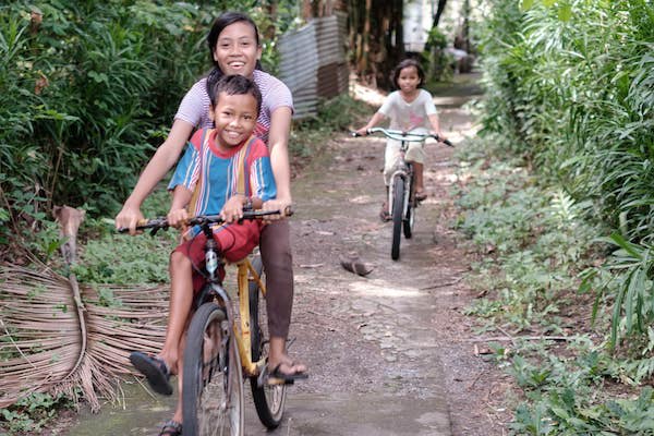 Kudanil Explorer's 7-Day Spice Island - Day 6 - Local Children