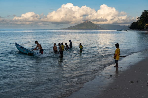 Kudanil Explorer的8 - 12天的安汶Kaimana——天当地儿童