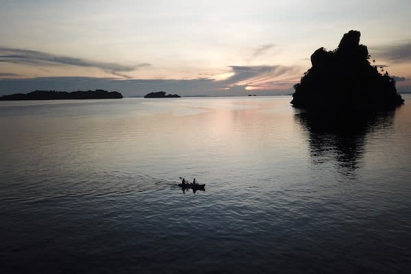 Kudanil Explorer's 14-Day Ternate to Sorong - Day 13 - Kayaking
