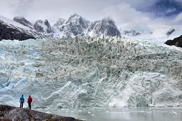 Stella的为期九天的达尔文的路线行程一天三次访问Pia冰川。