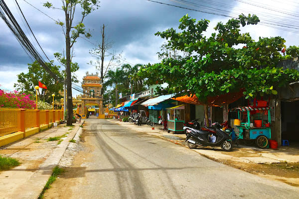 Indochine l's Temples of Angkor to the Mekong Delta (Downstream) - Day 1 - Vinh Trang Town
