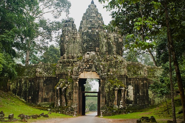 Aqua Mekong's 8-Day Mekong Expedition Upstream Day Three - Angkor Wat