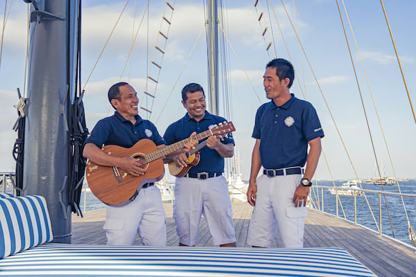 Scubaspa禅宗印尼的11天忘记群岛:安汶Sorong天8 -船员演奏音乐
